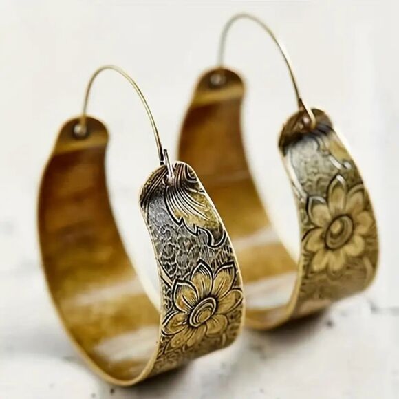 Boho Chic Vintage Style Floral Engraved Goldtone Drop Hoop Earrings Jewelry - Picture 1 of 7